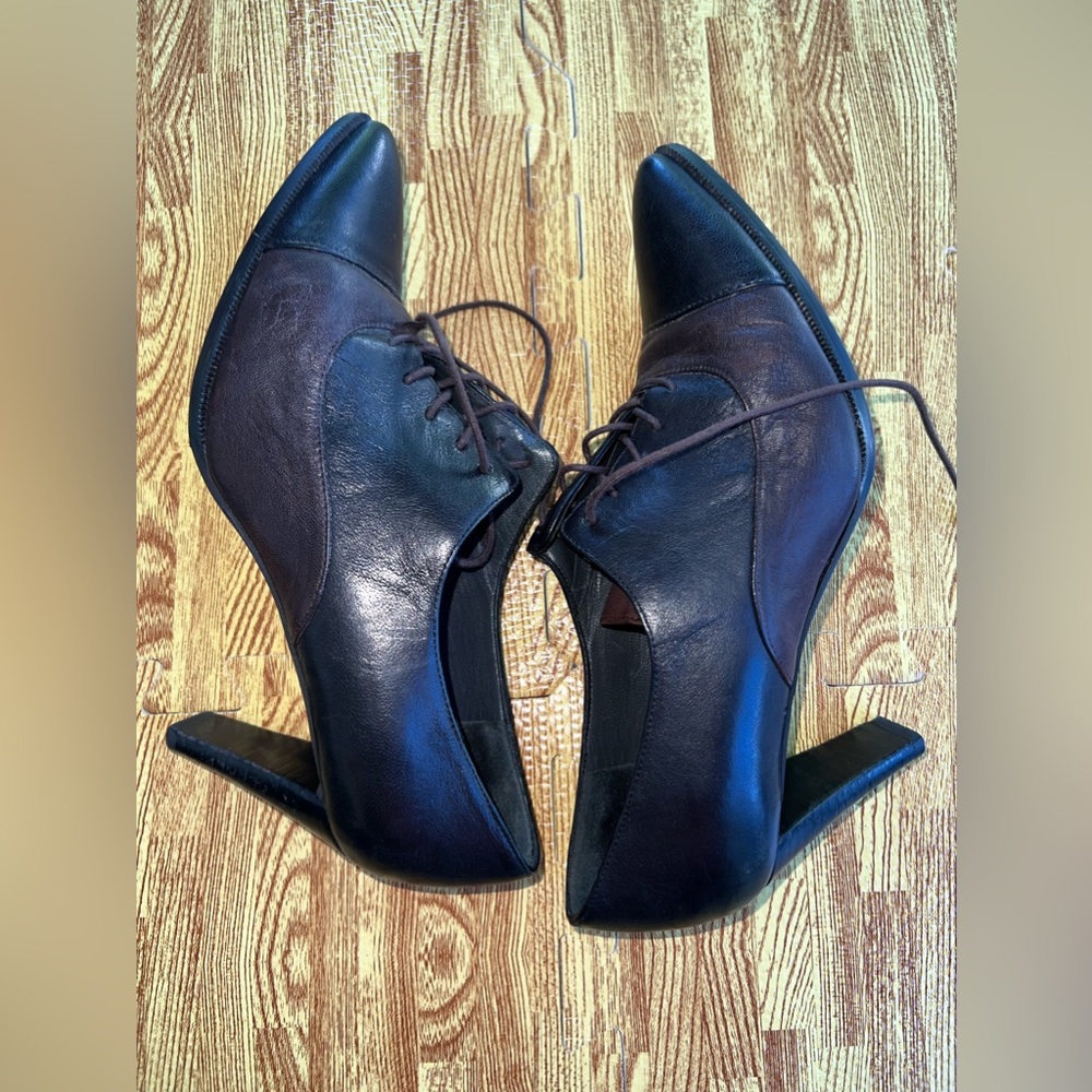 Stuart Weitzman Size 8 Brown Point Toe Heels - image 4